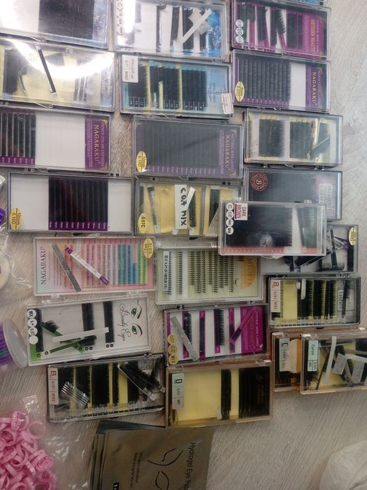 Материал для наращивания ресниц.