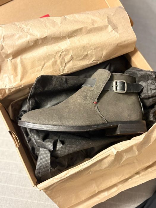 Ghete Dama Levi’s, din piele