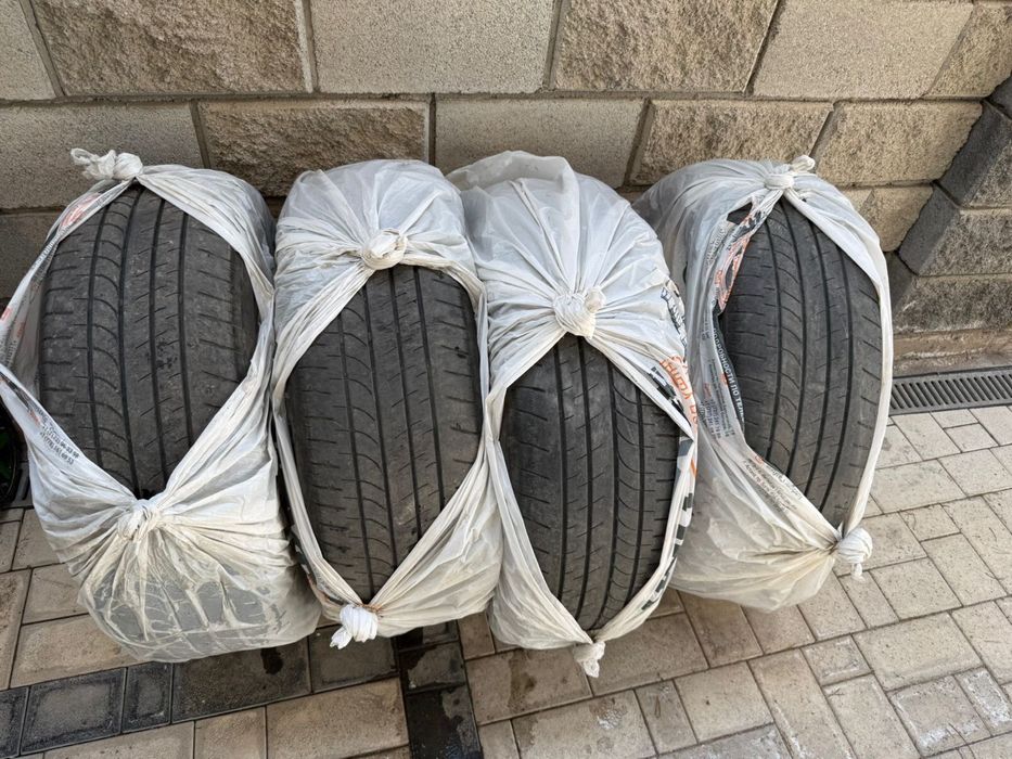Продам шины 235/55 R20 Bridgestone Dueler