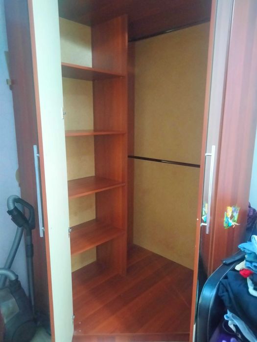 Продам шкаф угловой.