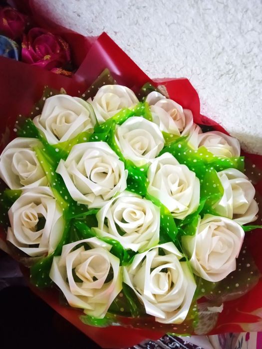 Eskustinniy  gul  materialdan yasalgan gullar