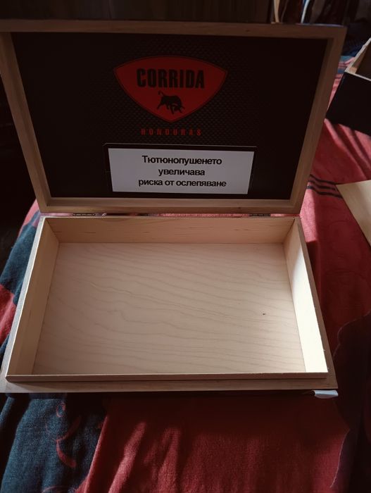 Празни  кутии  от  пури