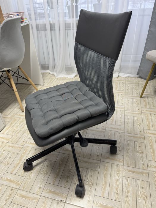 Продам офисный стул