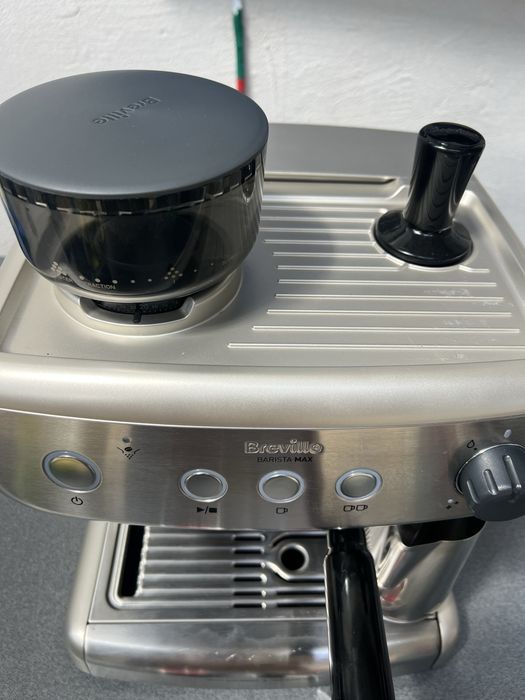 Еспресо машина Breville Barista Max с вградена кафемелачка