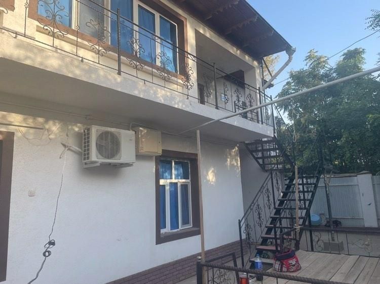 Ховли сотилади 2 етаж