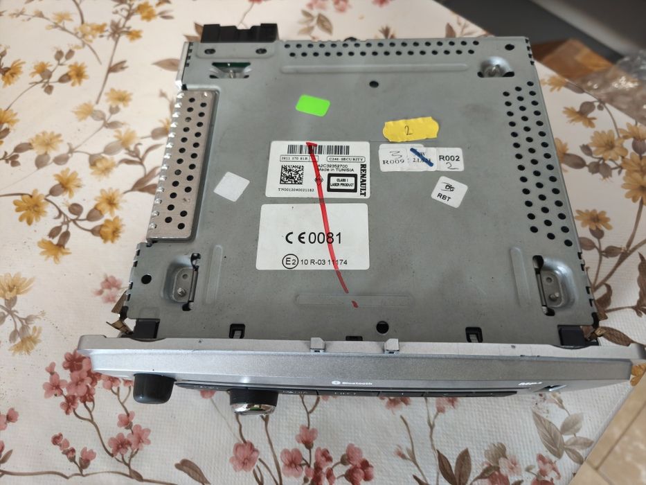 Vând casetofon original Megane 3