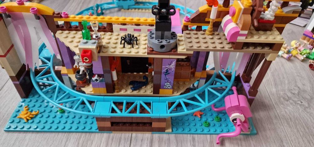 LEGO Friends - Debarcaderul cu distractii din Heartlake City 41375, 1251 piese