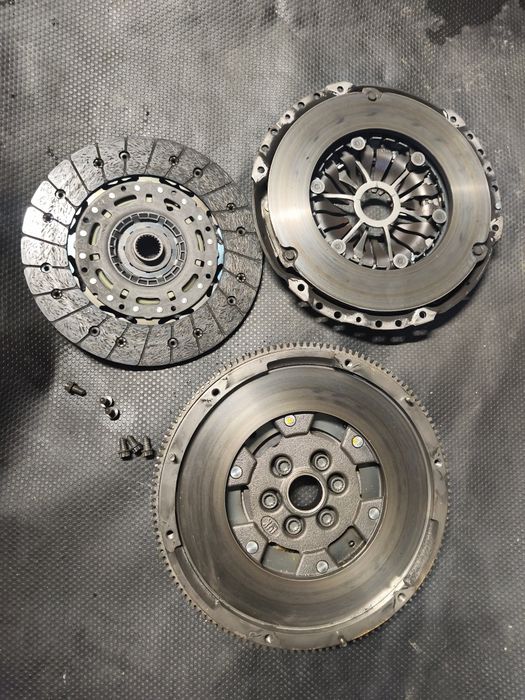 Kit volantă Luk cu ambreiaj 2.0 tdi 170 cp BMR (BMN) Volkswagen Passat