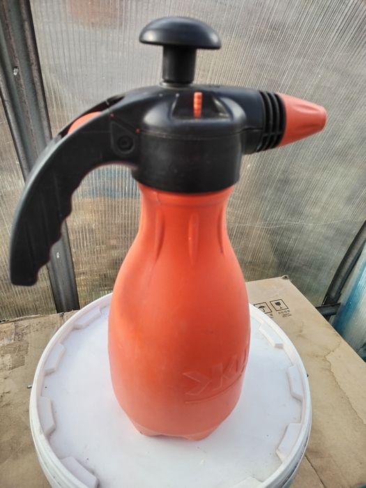 Продам садовый опрыскиватель, помповый.