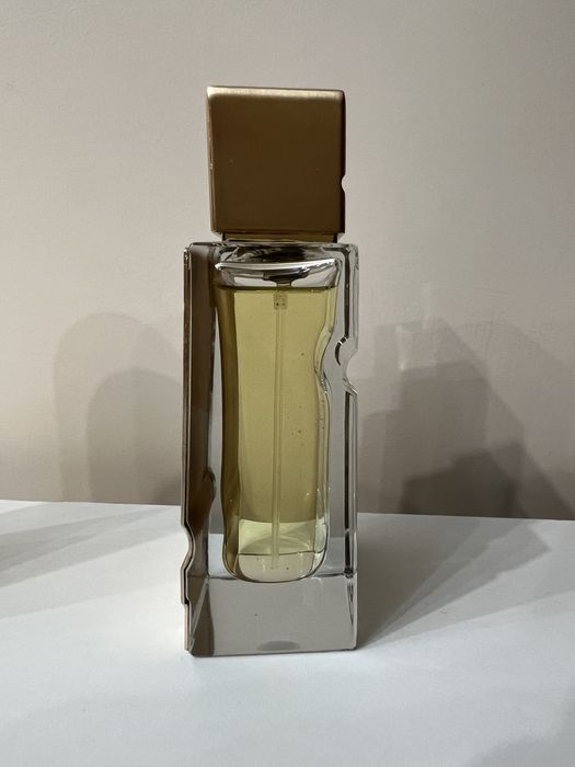 Carolina Herrera 212 Vip и Al Haramain Amber Oud Gold Edition парафюми