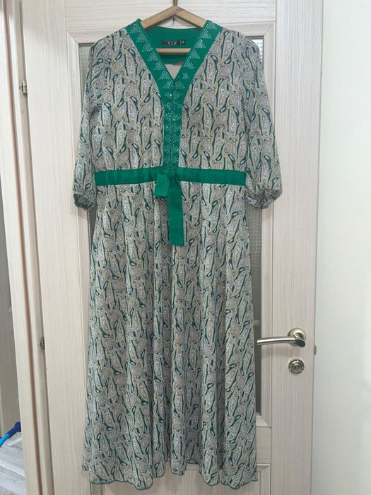 Женские платья в хорошем состояние