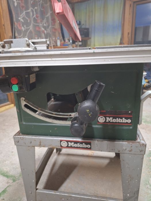 vand circulqr de tamplarie