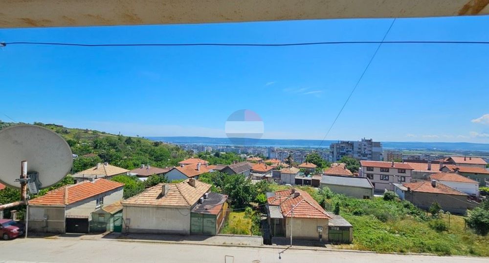 Тристаен панелен апартамент, кв. Вл. Варненчик, РН