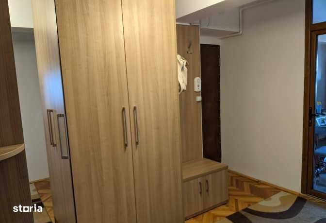 Apartament 3 camere,2 balcoane, etaj intermediar, zona Piata Cipariu,