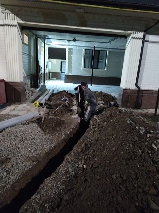 Копаем траншеи под водапровод и под кабель