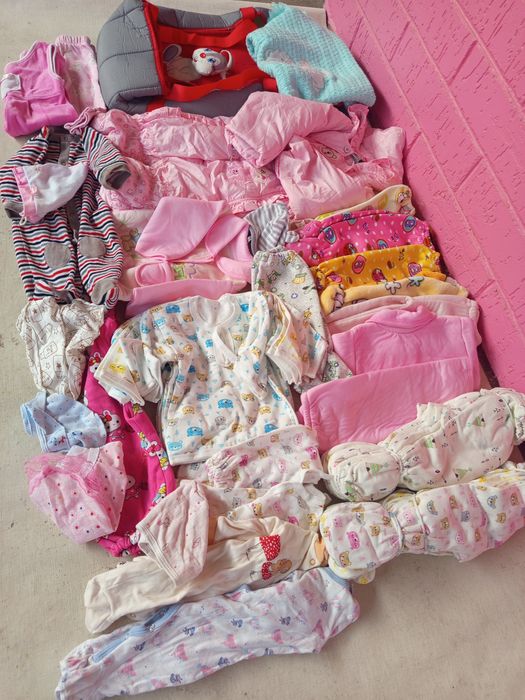 Вещи для новорожденных детей .