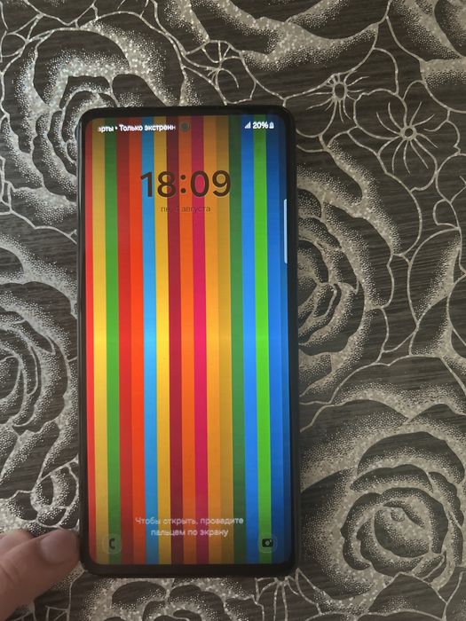Продам Samsung A72 в хорошем состоянии