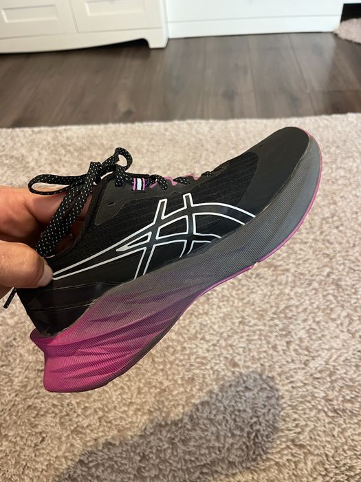 Asics Novablast 3- оригинални маратонки