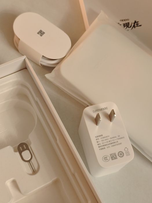 Vând OPPO Find X9 PRO