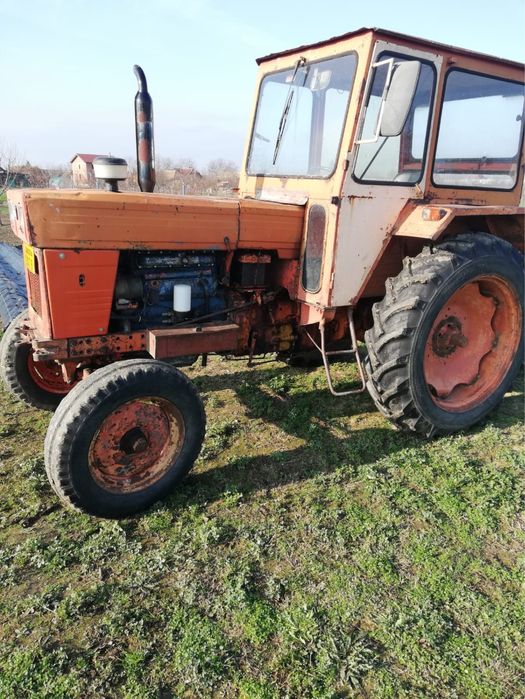Vand tractor U650 cu plug arat!