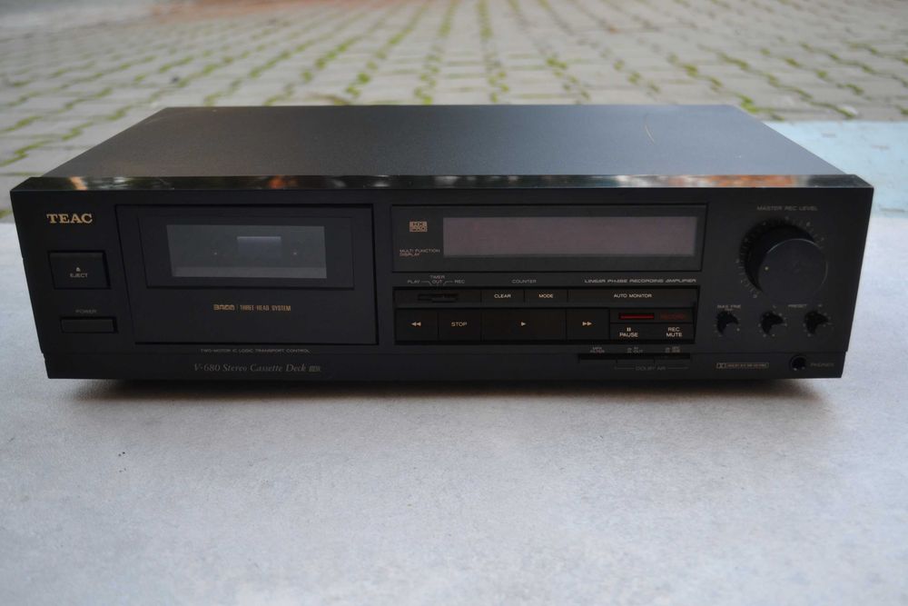 Deck Teac model  V 680