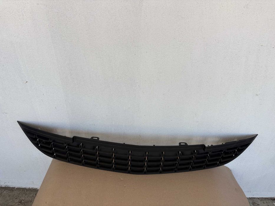 Grila centru bara fata Opel Astra J dupa 2009 noua originala 13266567