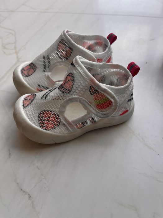 Бебешки обувки за прохождане