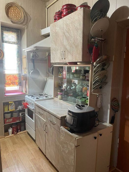 Горький метро 2- комнатная, мебель, техника, остаётся 49000!