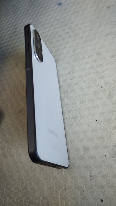 Samsung Galaxy A36 holati yaxshi karobka fakumenti bor bitta aybi ekra