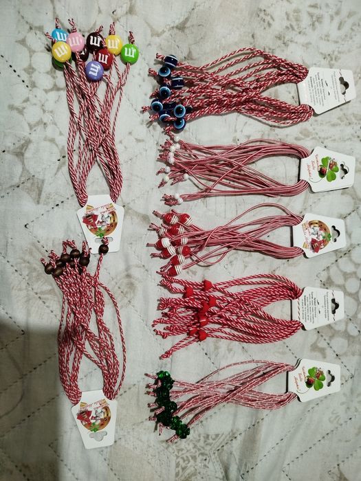 Продавам различни видове мартеници