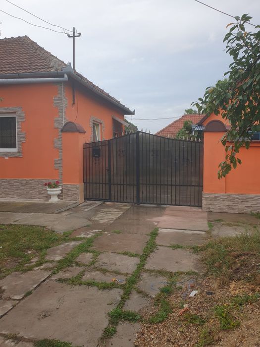 Casă locuibila racordată la gaz