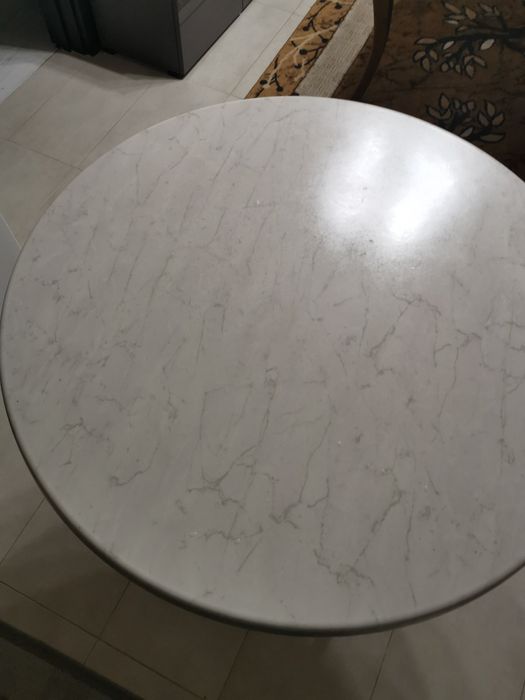 Продавам маса  много запазен