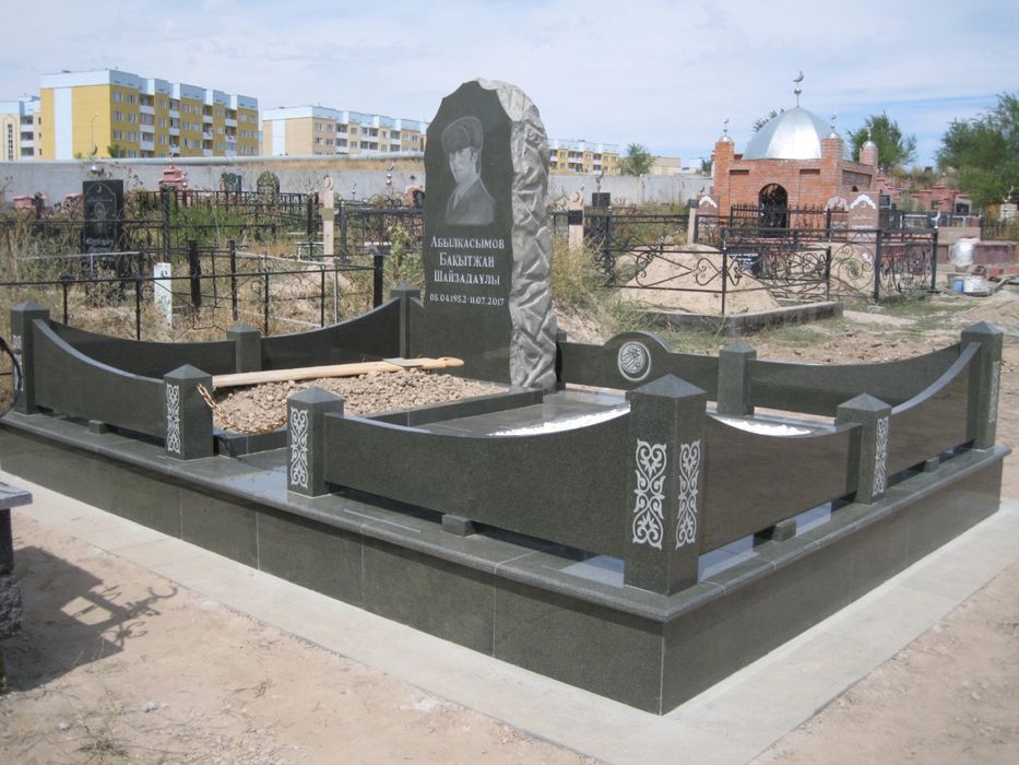 Мазарлар. Ескерткіштер. Гранит кешендері.