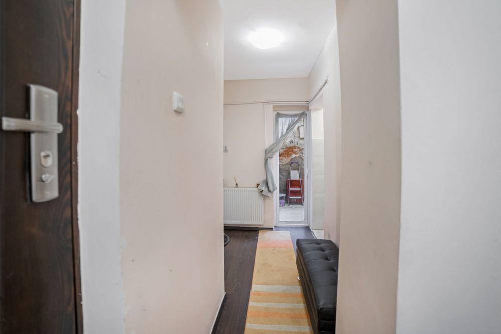 Apartament in vila interbelica 5 camere parter