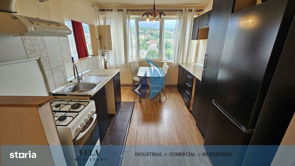 Apartament 3 camere, Cornisa