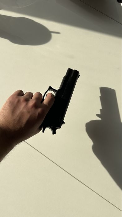 Пистолет игрушечный