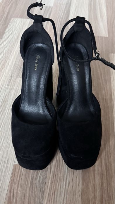 Черные туфли на большой платформе