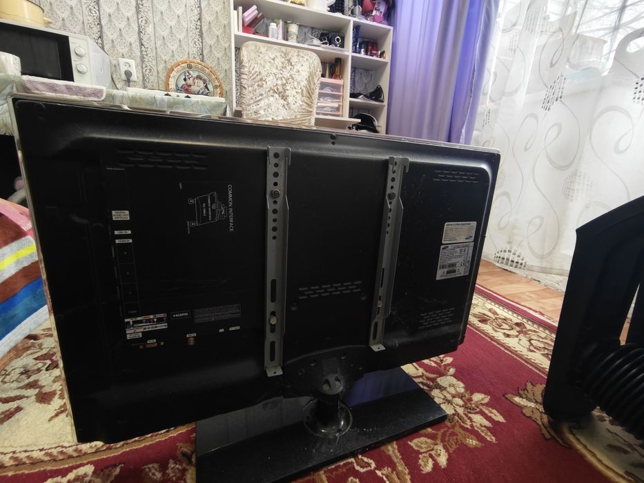Продам телевизор Samsung UE32D4000