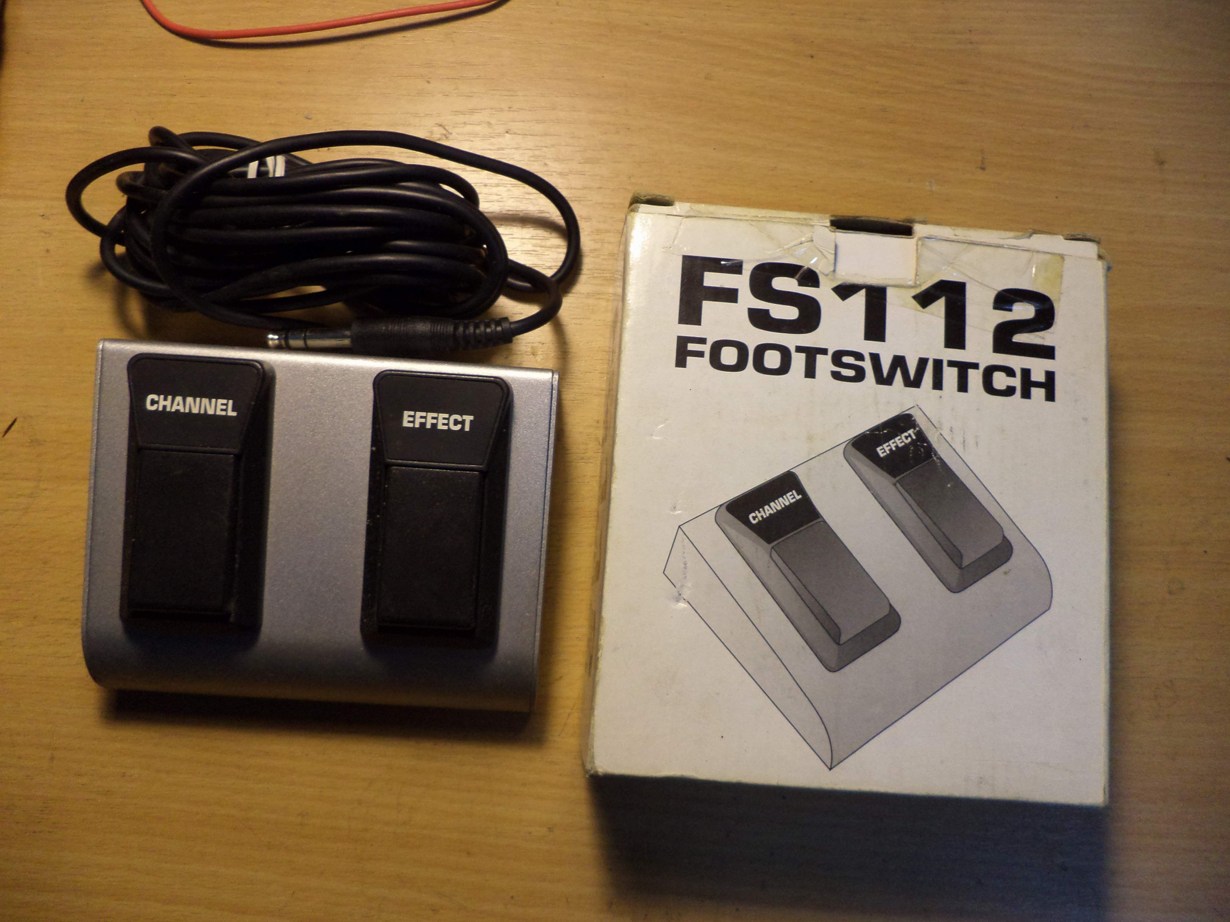 Footswitch dublu, pedalier, comutator efecte Behringer FS112 Craiova