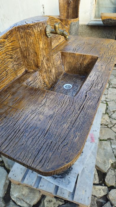 Градински чешми от щампован бетон имитиращи дърво