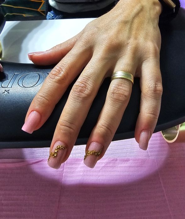 Manichiura.                 .