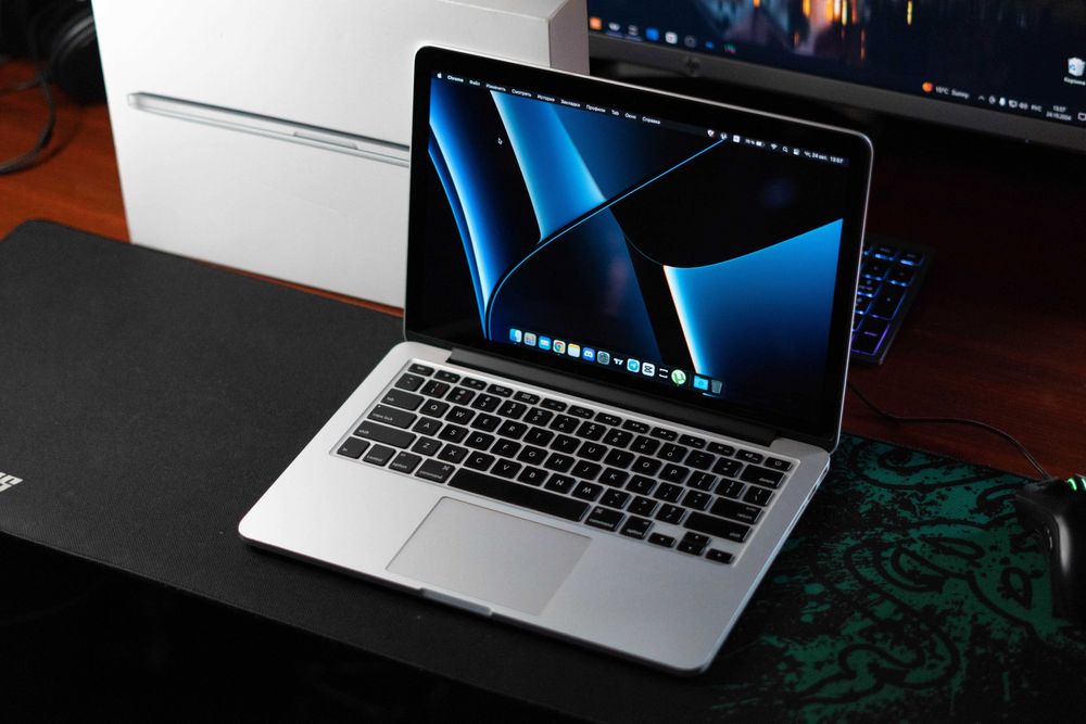 MacBook Pro (с дисплеем Retina, 13 дюйм., mid 15)