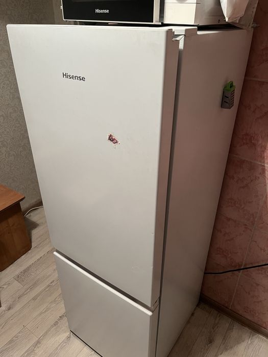 Холодильник Hisense