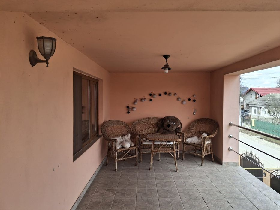 Închiriez casă 13 km de Tîrgoviște 8 km de Pucioasa.În localitatea Vul