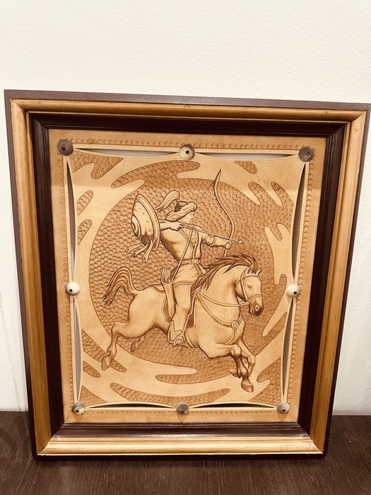 Картины разные натуральная кожа