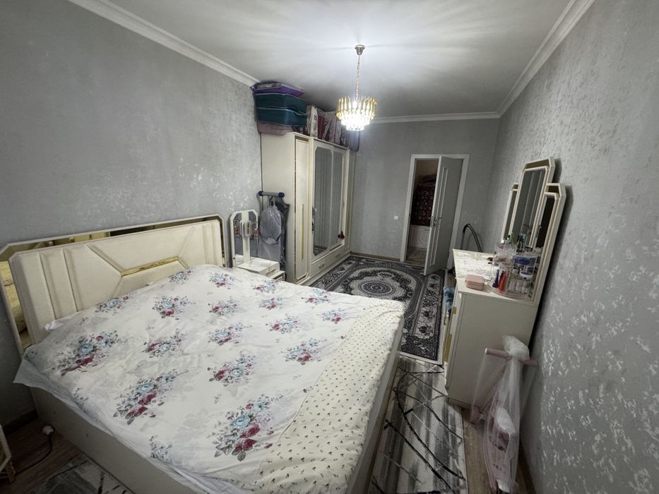 Sergeli Yangi choshtepa 
2 xona 6 etaj 7 etajli dom
Metro taraf seriy