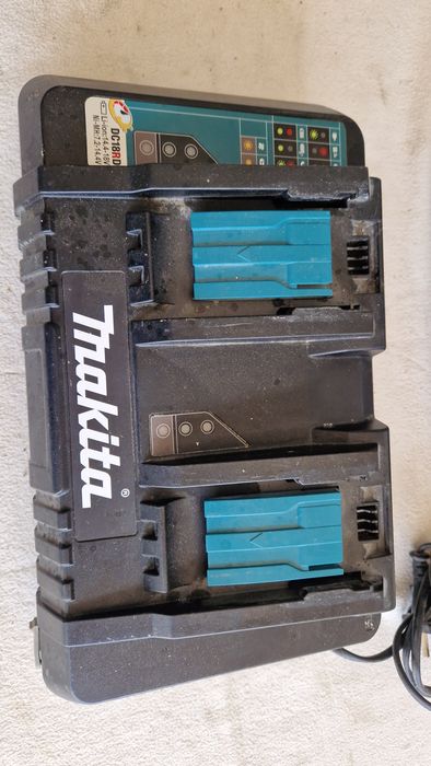Încărcător dublu  rapid makita