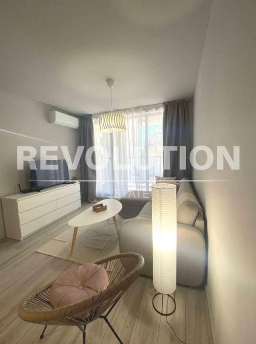 Дава се под наем Двустаен апартамент в Варна, Център - 60 кв.м за 600 € - Снимка #2