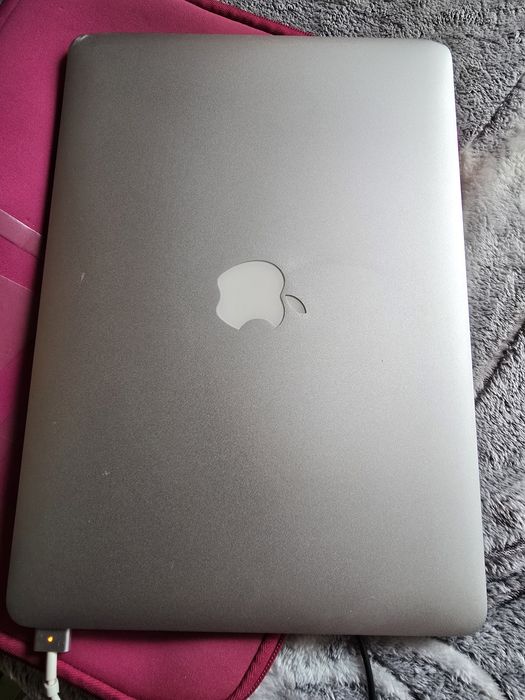 Продавам лаптоп Apple