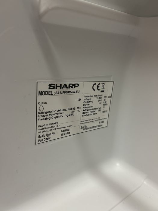 Хладилник Sharp 82 см